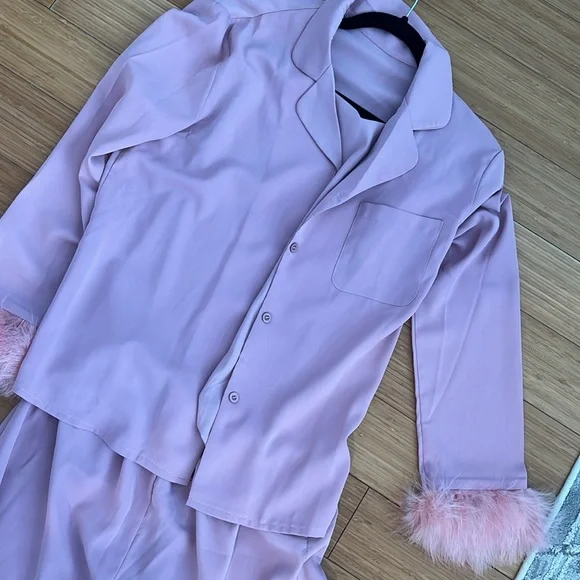 Pink pajama set with feather sleeves - Picture 3 of 3